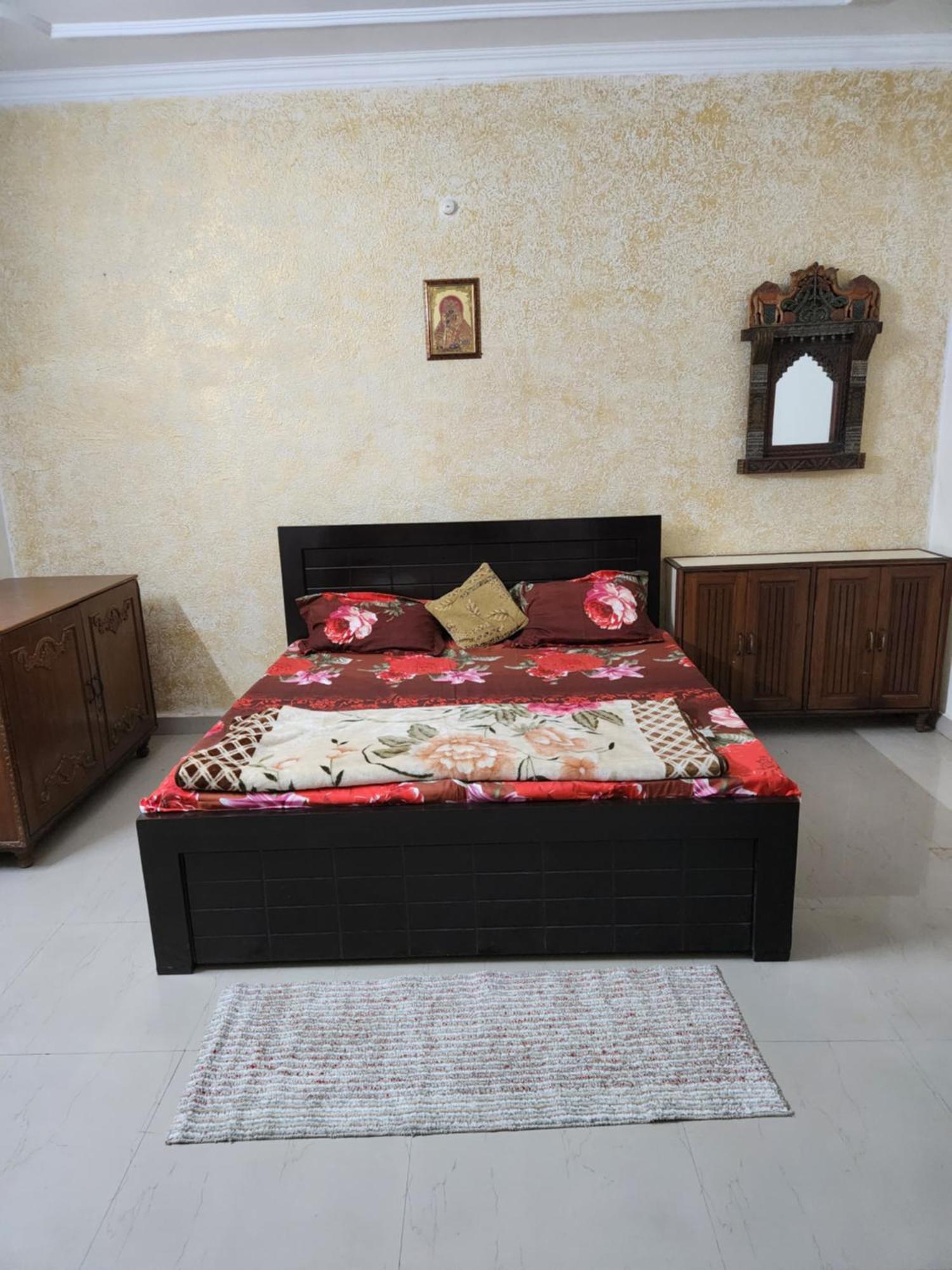 Shri Achyutam - Offering Value In Homestay Vrindavan